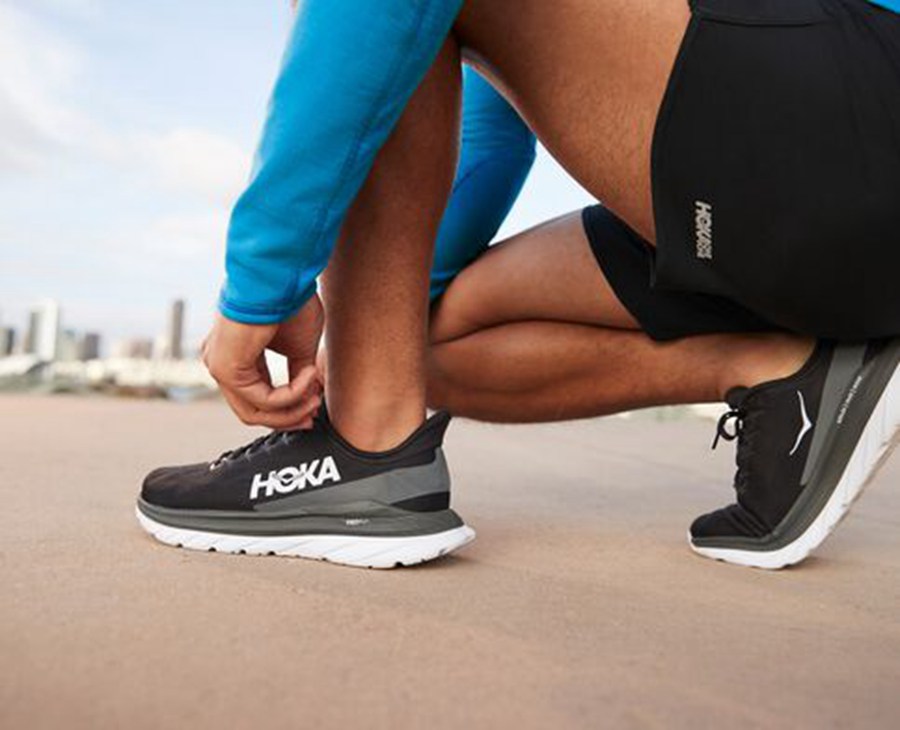 Hoka One One Koşu Ayakkabısı Erkek Siyah/Beyaz - Mach 4 - MX7531864